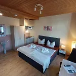奥贝尔卡瑟尔旅馆 酒店 *