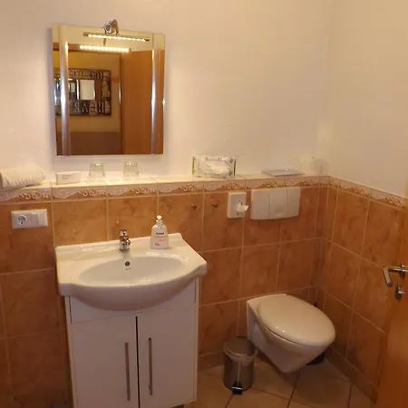 Haus Oberkassel Otel *